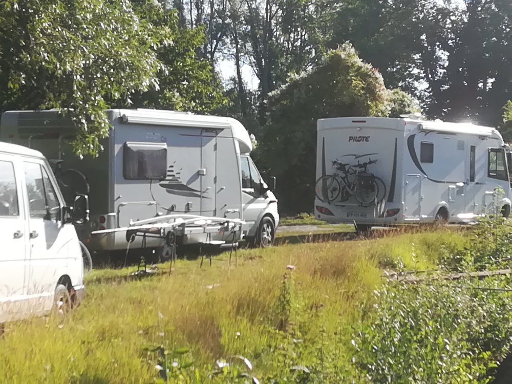 Aire camping-car  Clry-sur-Somme (80200) - Photo 5